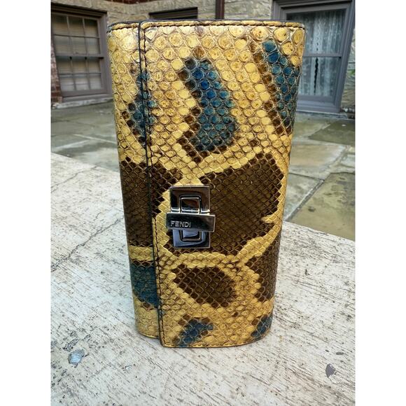 FENDI SNAKE SKIN TWIST LOCK WALLET EUC - Picture 3 of 13